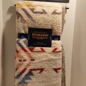 PENDLETON SHERPA AZTEC PATTERN 50" X 70" THROW..NEW